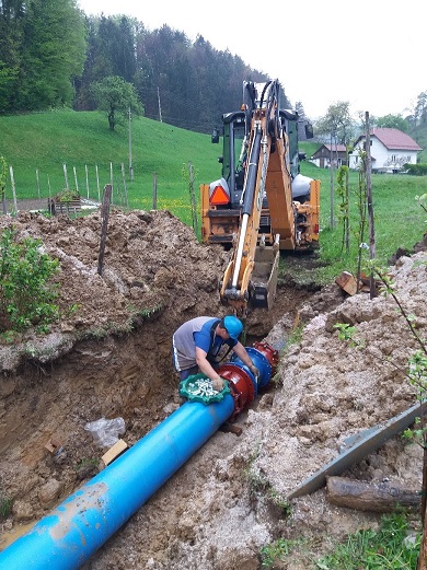 Popravilo okvare na odvodu iz vodohrana RZ Hartl Popravilo okvare na odvodu iz vodohrana RZ Hartl